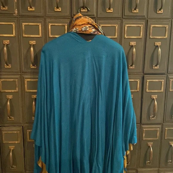 Rayon Cape - Picture 5 of 5